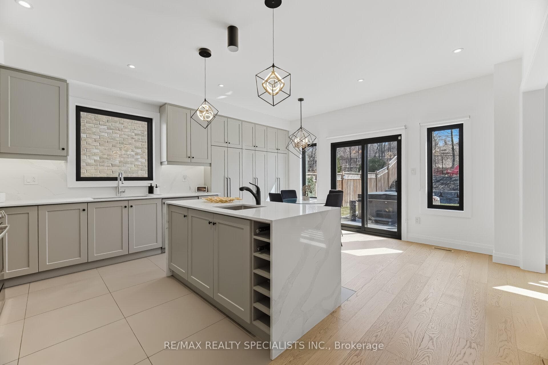 304 Barondale Drive - Detached photo 14 of 32 in Mississauga, Ontario