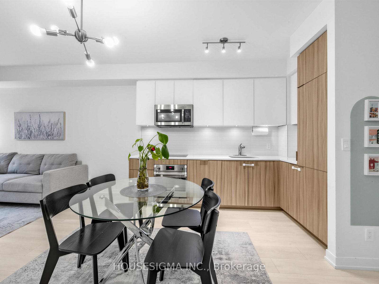 223 St.Clair Avenue Unit 306 - Condo photo 10 of 26 in Annex / Yorkville / Summerhill, Ontario