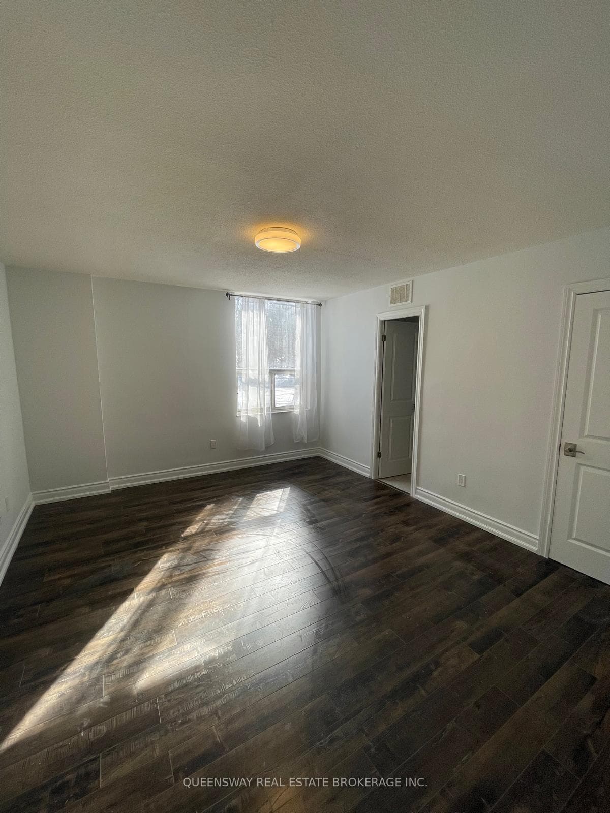 10 Edgecliff Golfway Unit 504 - Condo photo 11 of 17 in Flemingdon Park / Don Mills, Ontario