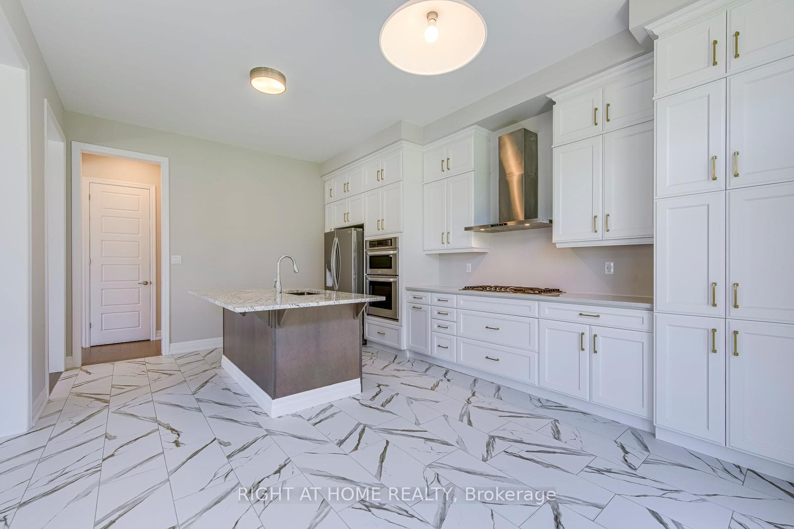 1387 Aymond Crescent - Detached photo 9 of 26 in Oakville, Ontario
