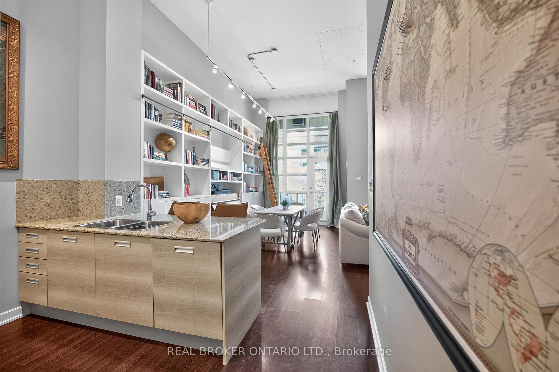 380 Macpherson Avenue Unit 209 - Condo photo 5 of 49 in Annex / Yorkville / Summerhill, Ontario