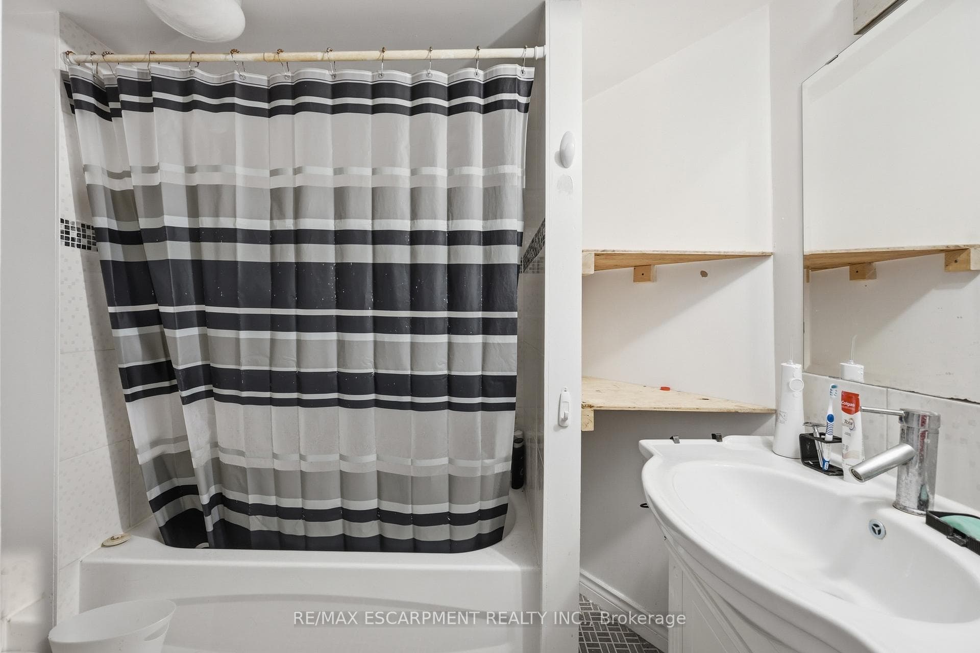59 Purvis Drive - Detached photo 37 of 50 in Hamilton, Ontario