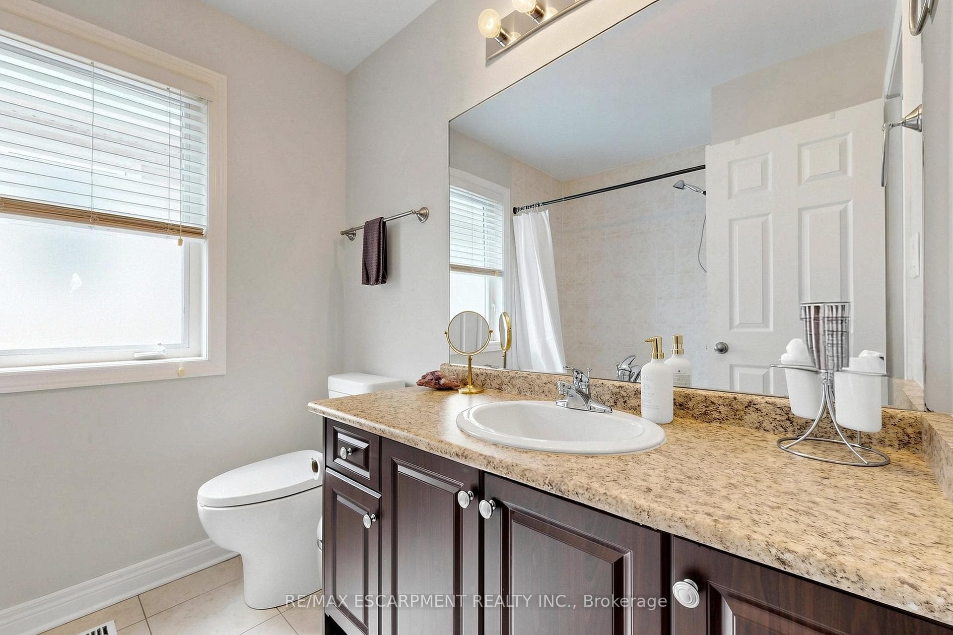 4176 Saunders Crescent - Detached photo 33 of 50 in Burlington, Ontario