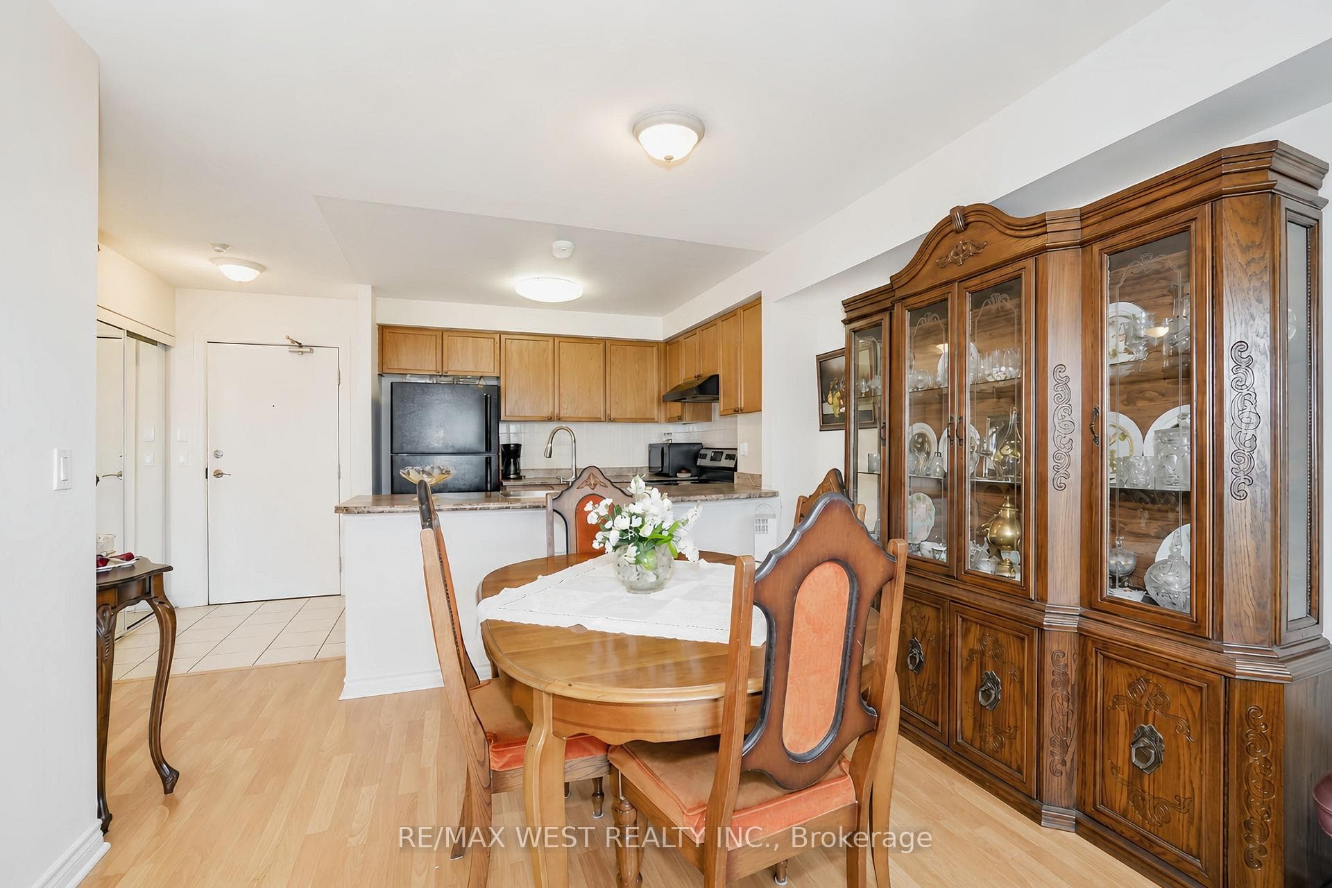 1030 Sheppard Avenue Unit 208 - Condo photo 3 of 12 in North York (Bathurst Manor / Clanton Park), Ontario