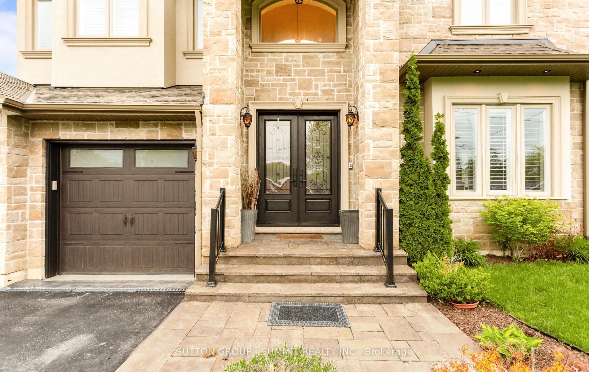 121 Ringwood Road - Detached photo 2 of 49 in Oakville, Ontario