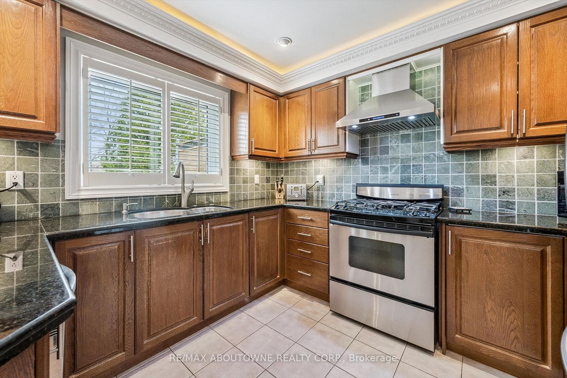 154 Howell Road - Detached photo 9 of 50 in Oakville, Ontario