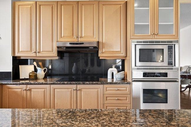 35 Kingsbridge Garden Circle Unit TPH4 - Condo photo 16 of 50 in Mississauga, Ontario