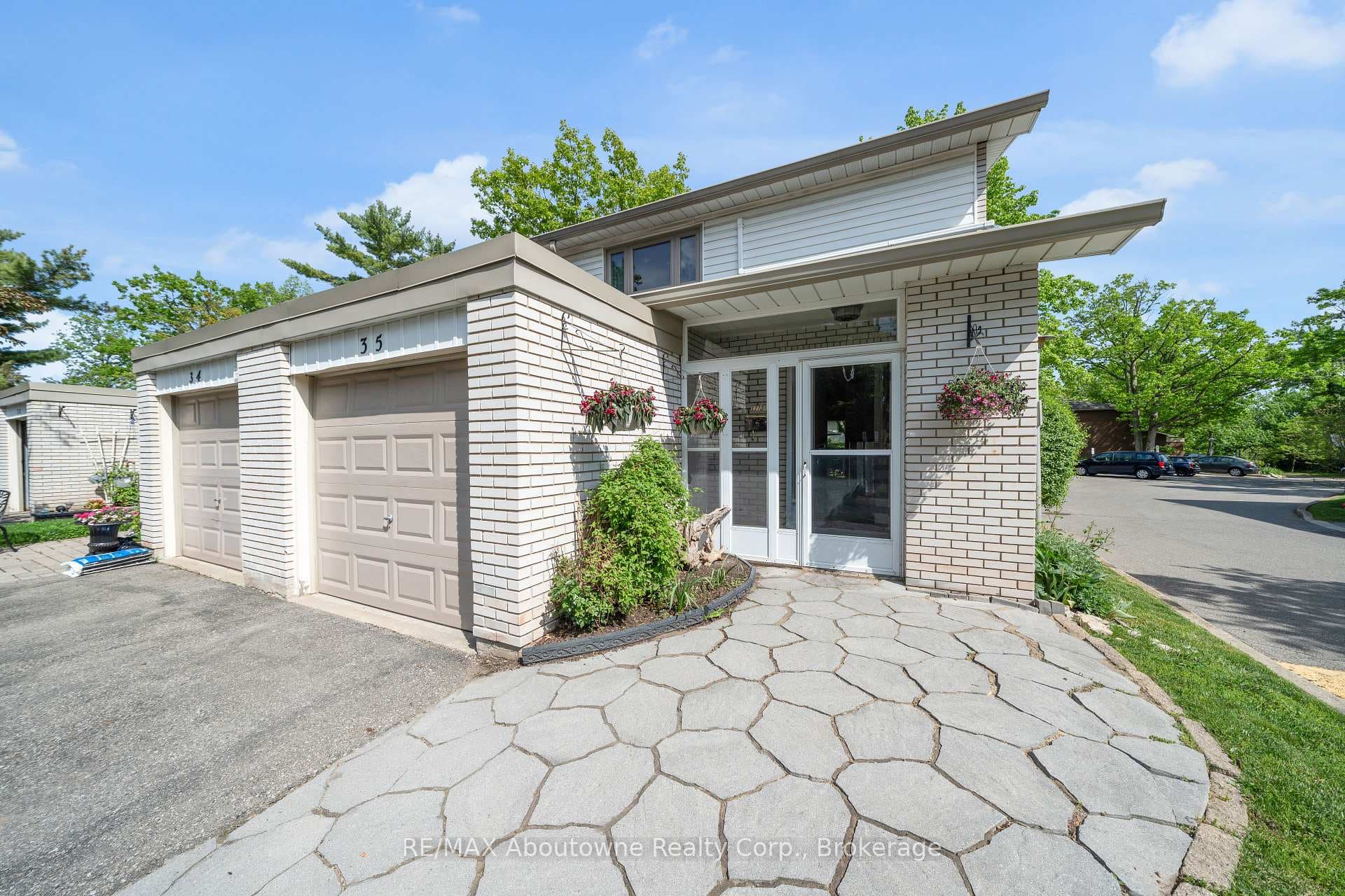 1270 Gainsborough Drive Unit 35 - Condo photo 2 of 50 in Oakville, Ontario