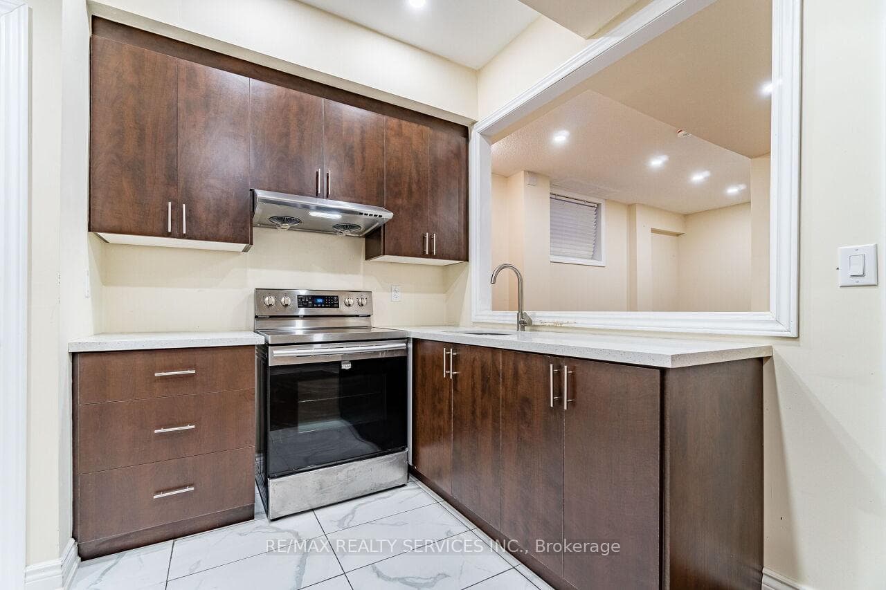 128 Rising Hill Ridge - Detached photo 8 of 18 in Brampton, Ontario