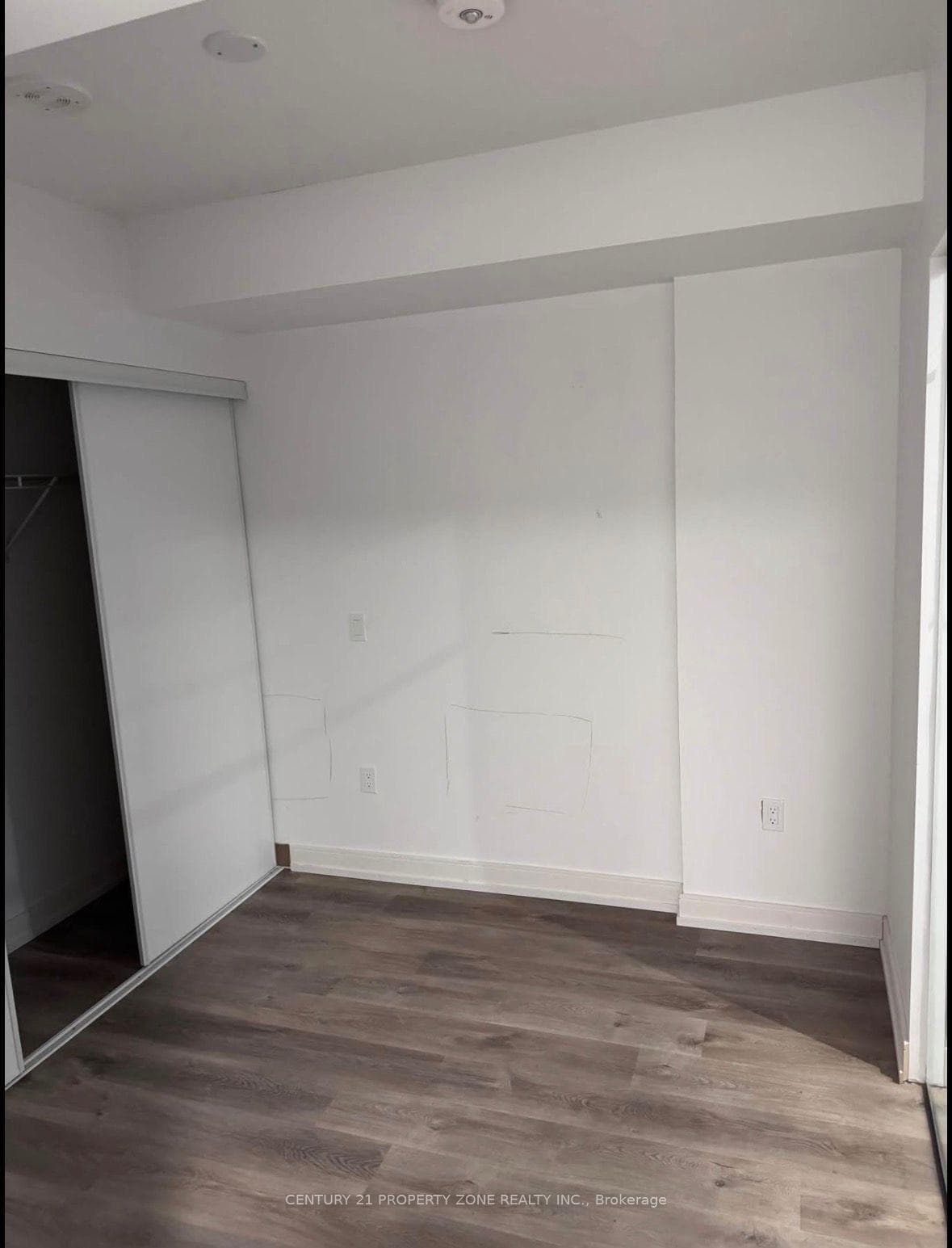 1 Jarvis Street Unit 723 - Condo photo 6 of 8 in Hamilton, Ontario