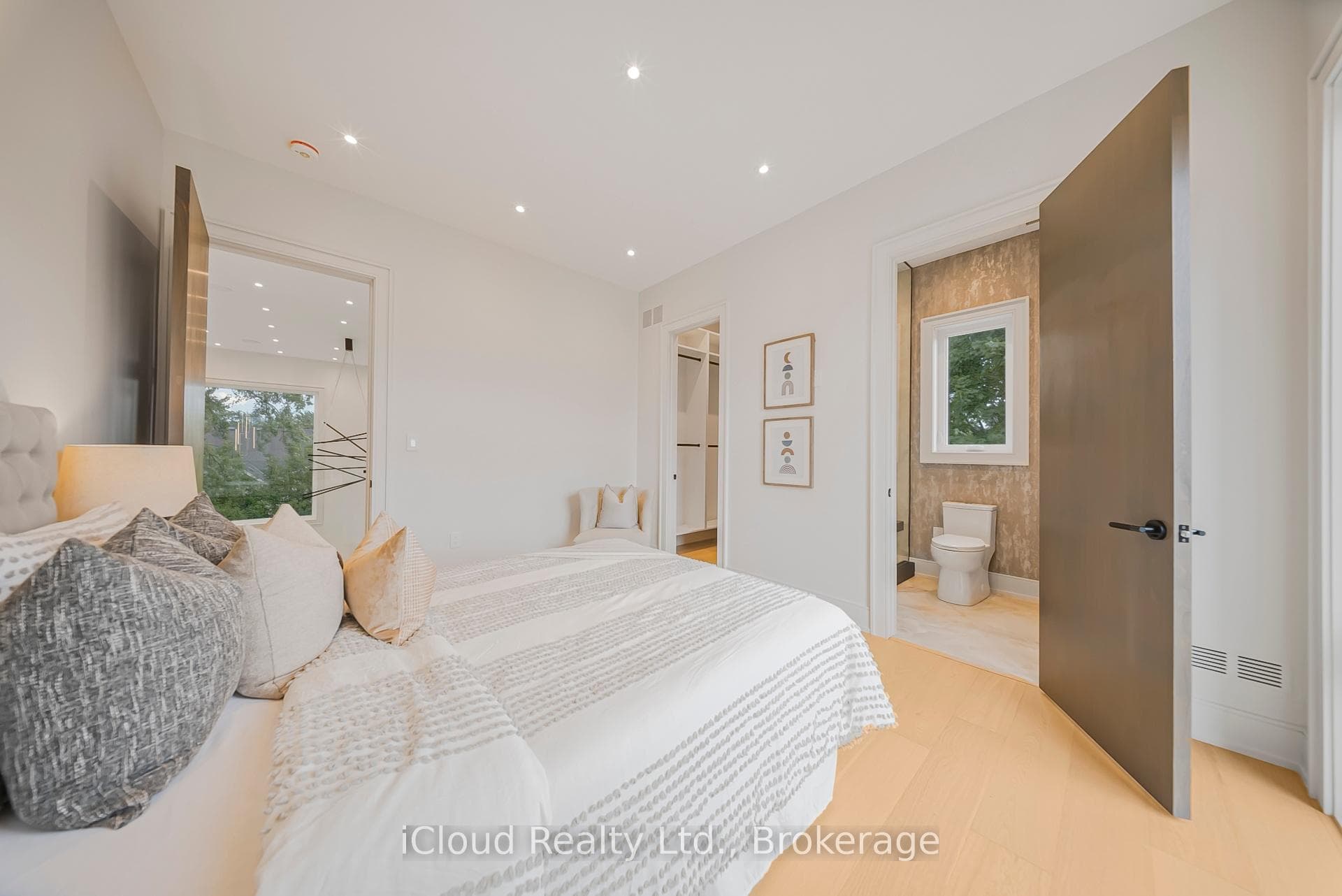 1374 Tansley Drive - Detached photo 18 of 46 in Oakville, Ontario