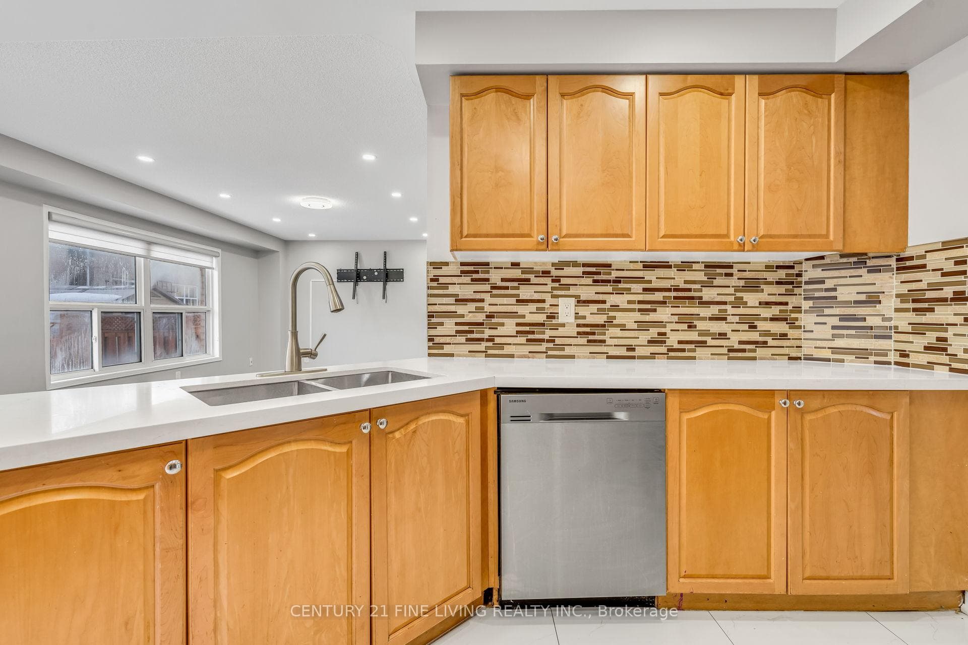 20 Edenvalley Road - Detached photo 9 of 38 in Brampton, Ontario