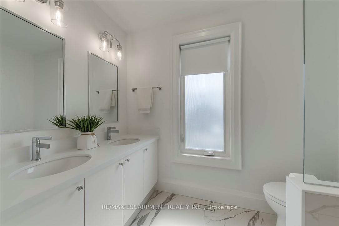 3311 SPRINGVALE Court - Detached photo 35 of 50 in Burlington, Ontario