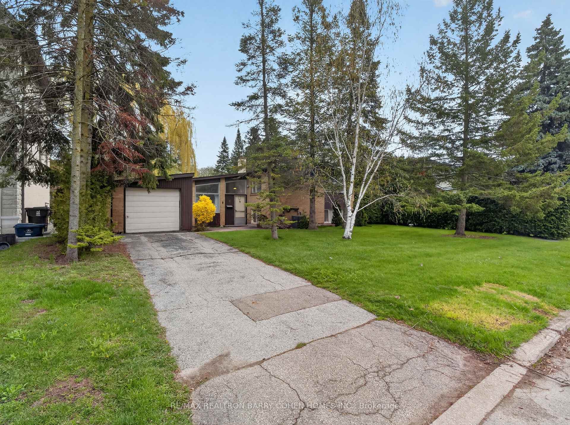 4 Malabar Place - Detached photo 1 of 19 in Don Mills / Parkwoods / Victoria Village, Ontario