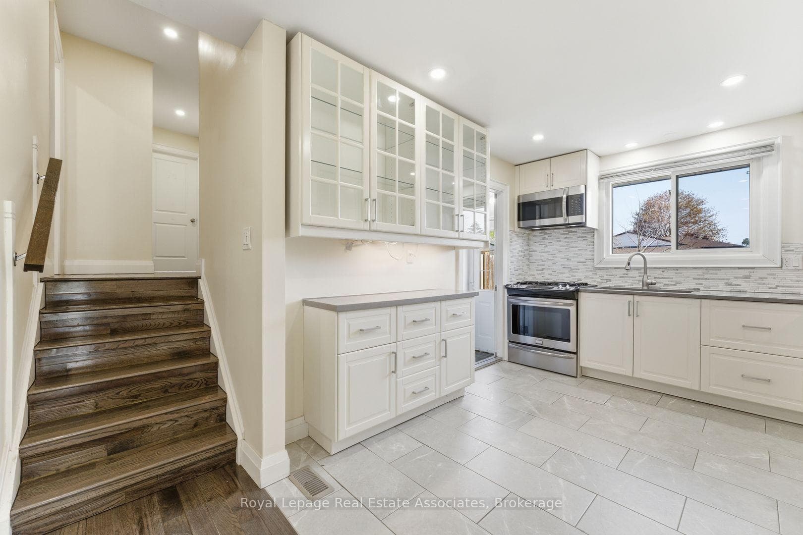 2362 Greenbank Trail - Semi-Detached photo 17 of 50 in Burlington, Ontario