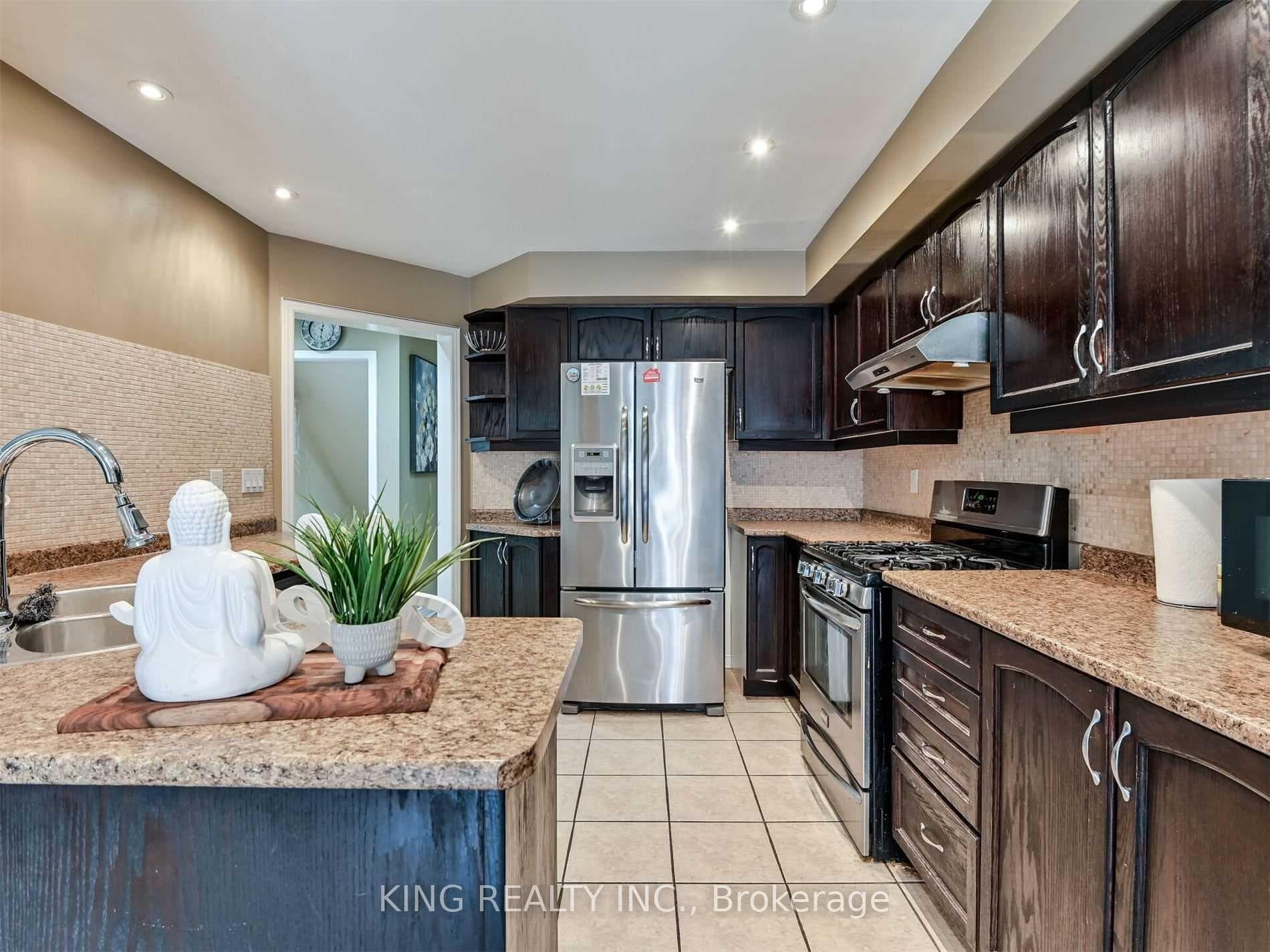 23 Wall Street - Townhouse photo 13 of 25 in Brampton, Ontario