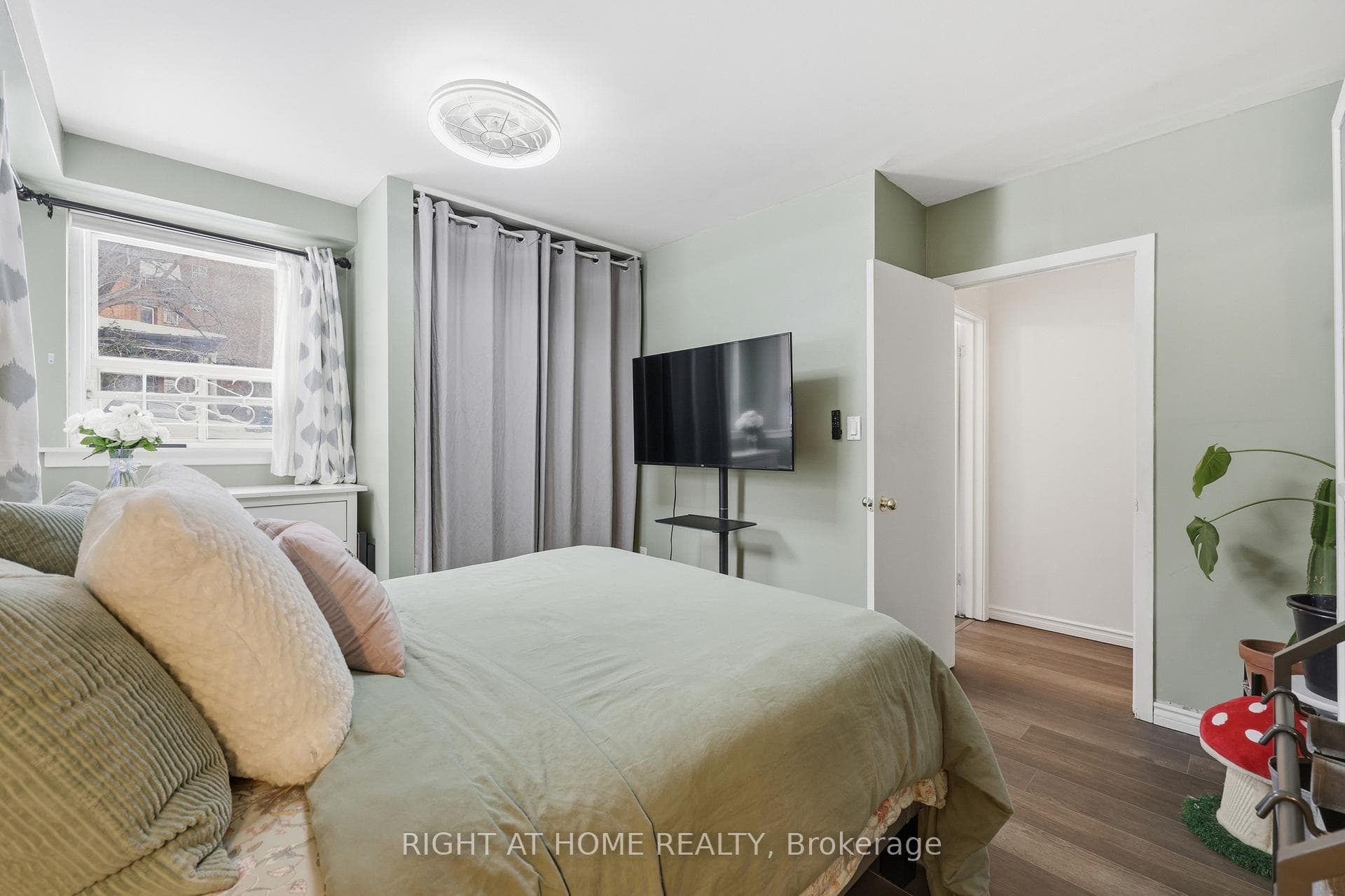 223 MacNab Street Unit 11 - Condo photo 13 of 17 in Hamilton, Ontario