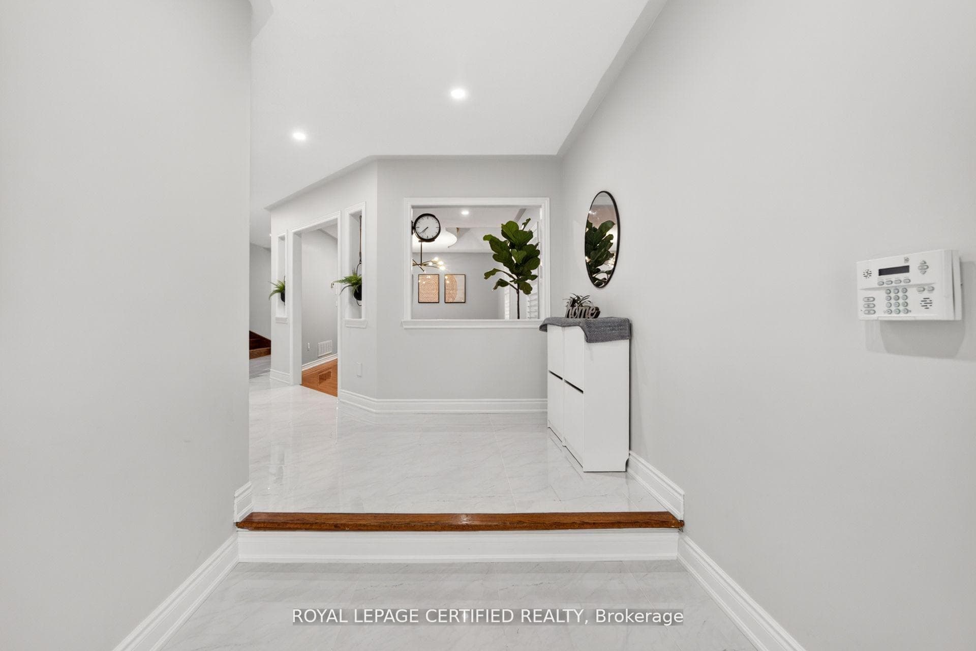643 Garden Walk - Detached photo 4 of 50 in Mississauga, Ontario