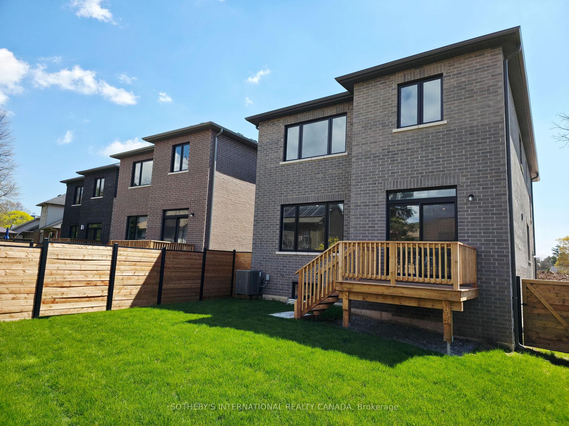 516 Markay Common - Detached photo 18 of 24 in Burlington, Ontario