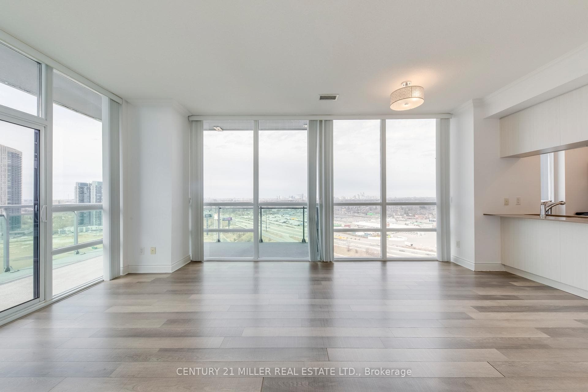 16 Brookers Lane Unit 2002 - Condo photo 12 of 42 in Liberty Village / Parkdale / South Parkdale, Ontario