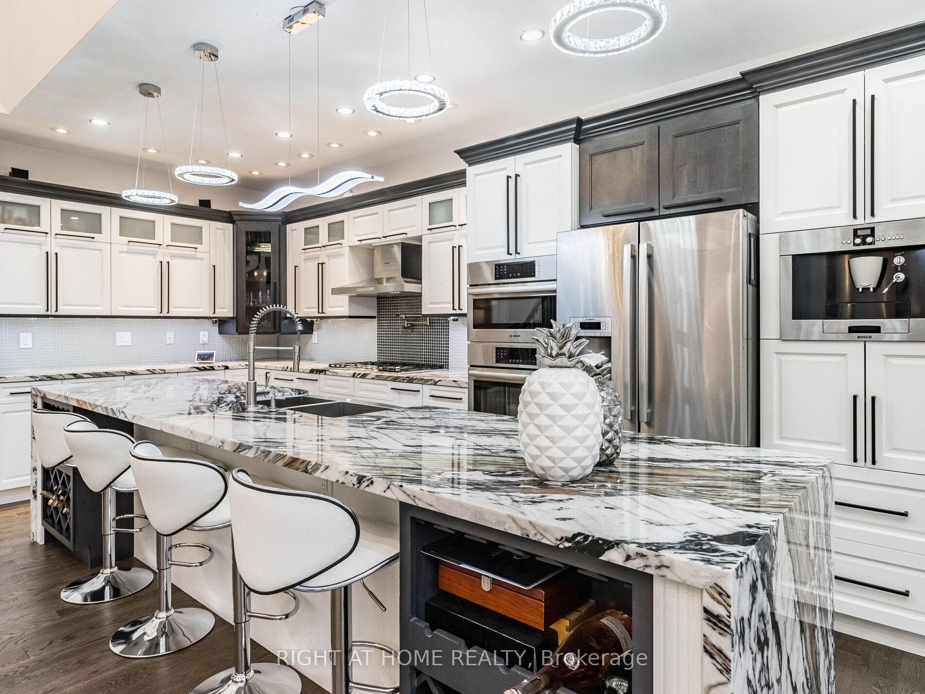 3176 Stocksbridge Avenue - Detached photo 9 of 50 in Oakville, Ontario