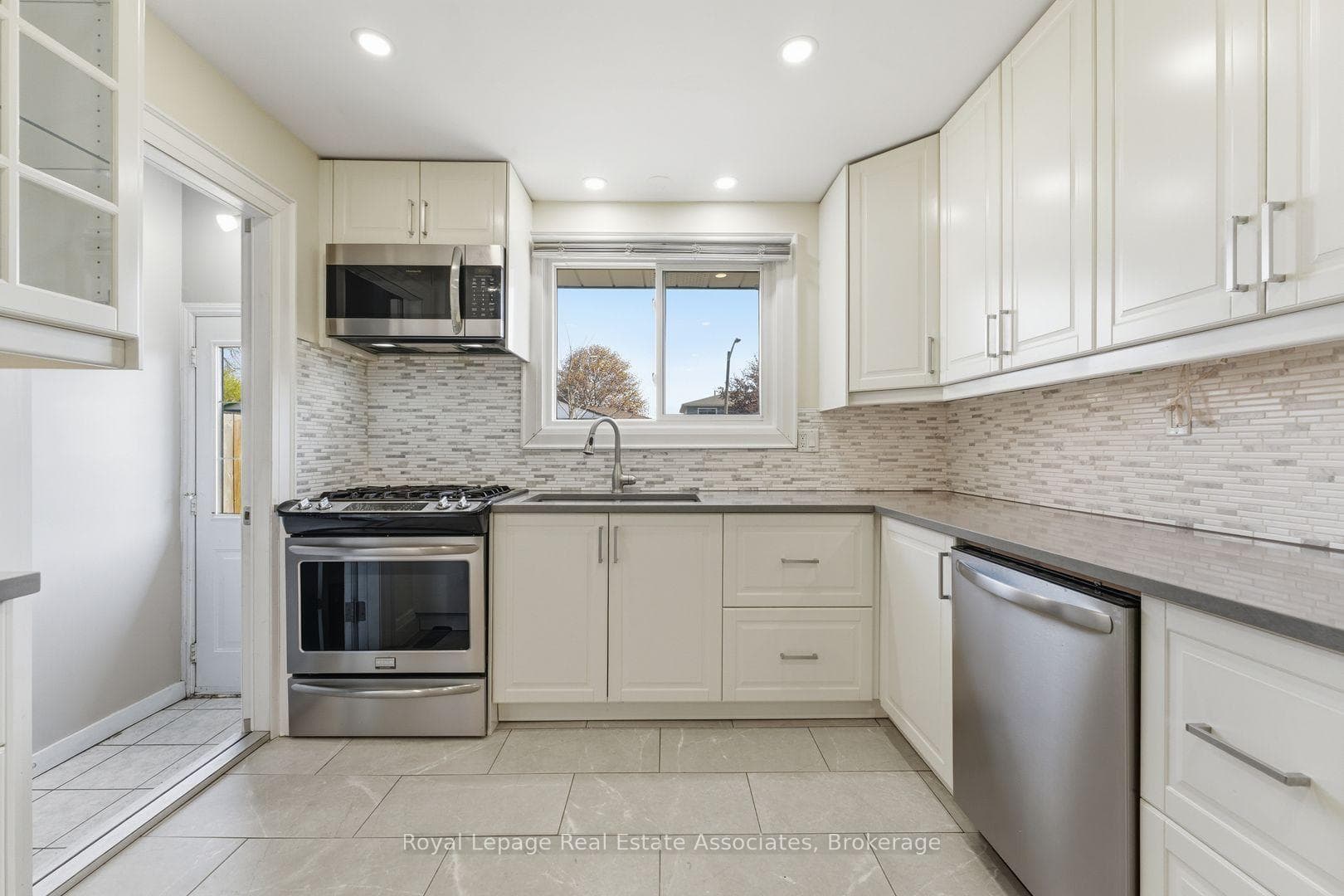 2362 Greenbank Trail - Semi-Detached photo 15 of 50 in Burlington, Ontario