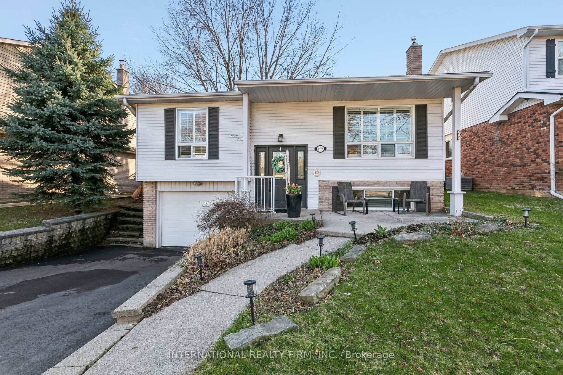 1326 Roxborough Crescent - Detached for sale in Aldershot, Ontario