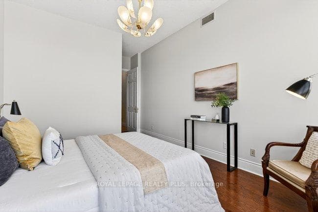 35 Kingsbridge Garden Circle Unit TPH4 - Condo photo 34 of 50 in Mississauga, Ontario