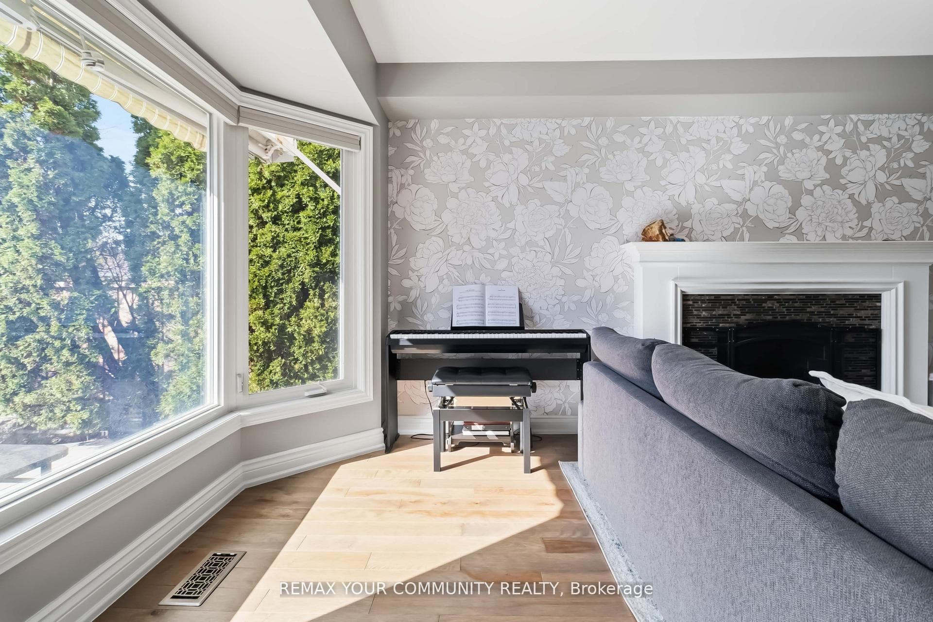 4184 Vermont Crescent - Detached photo 8 of 50 in Burlington, Ontario