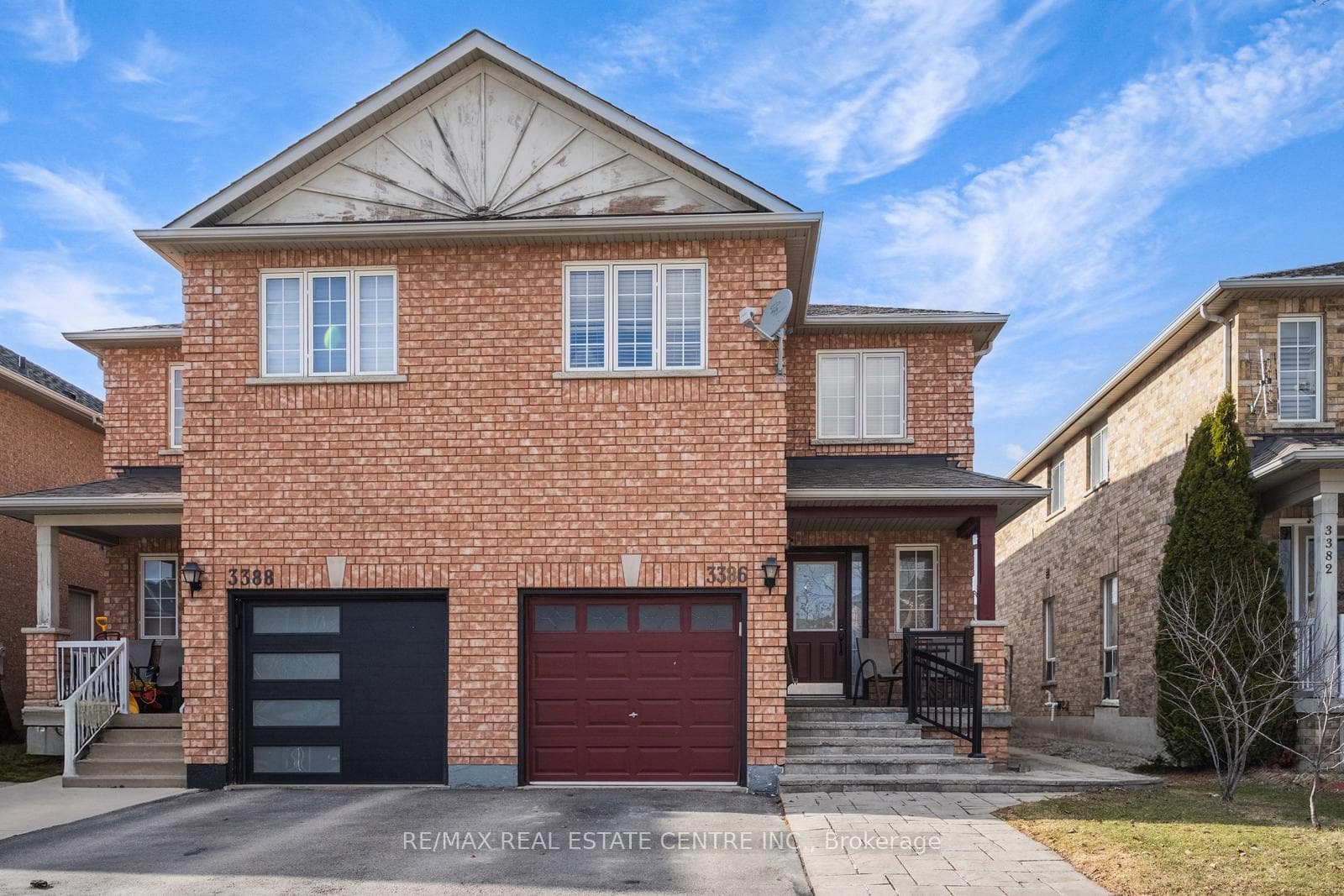 3386 Crimson King Circle - Semi-Detached for sale in Erin Mills, Ontario