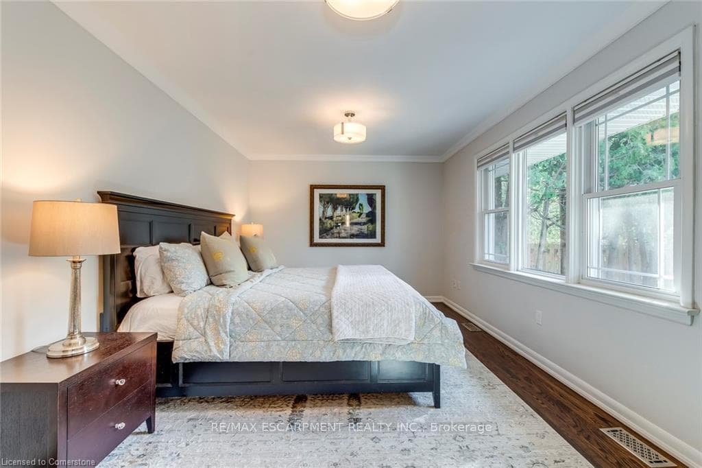 4306 Lakeshore Road - Detached photo 17 of 47 in Burlington, Ontario