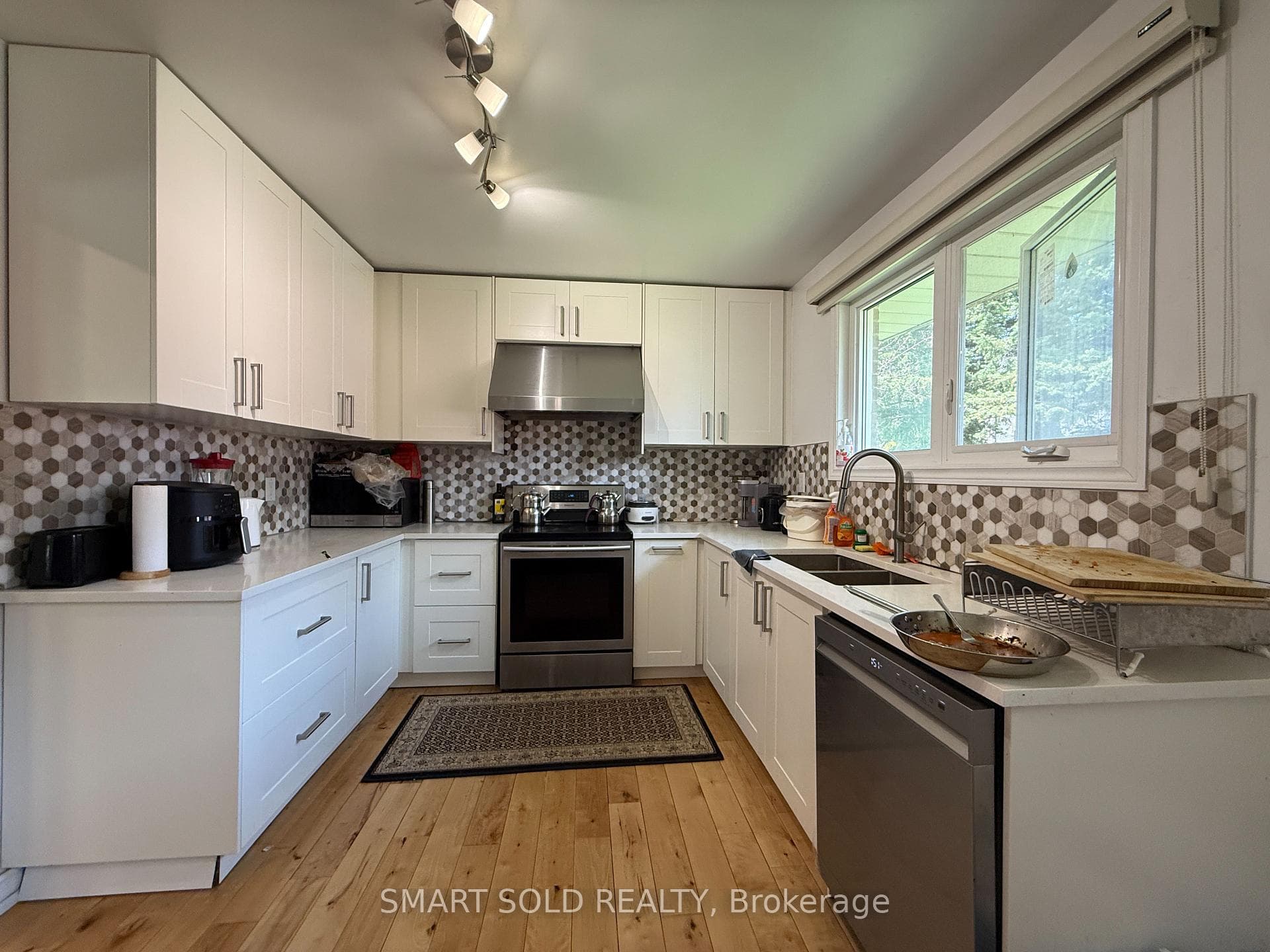 30 Caswell Drive - Detached photo 6 of 17 in Willowdale / Newtonbrook, Ontario