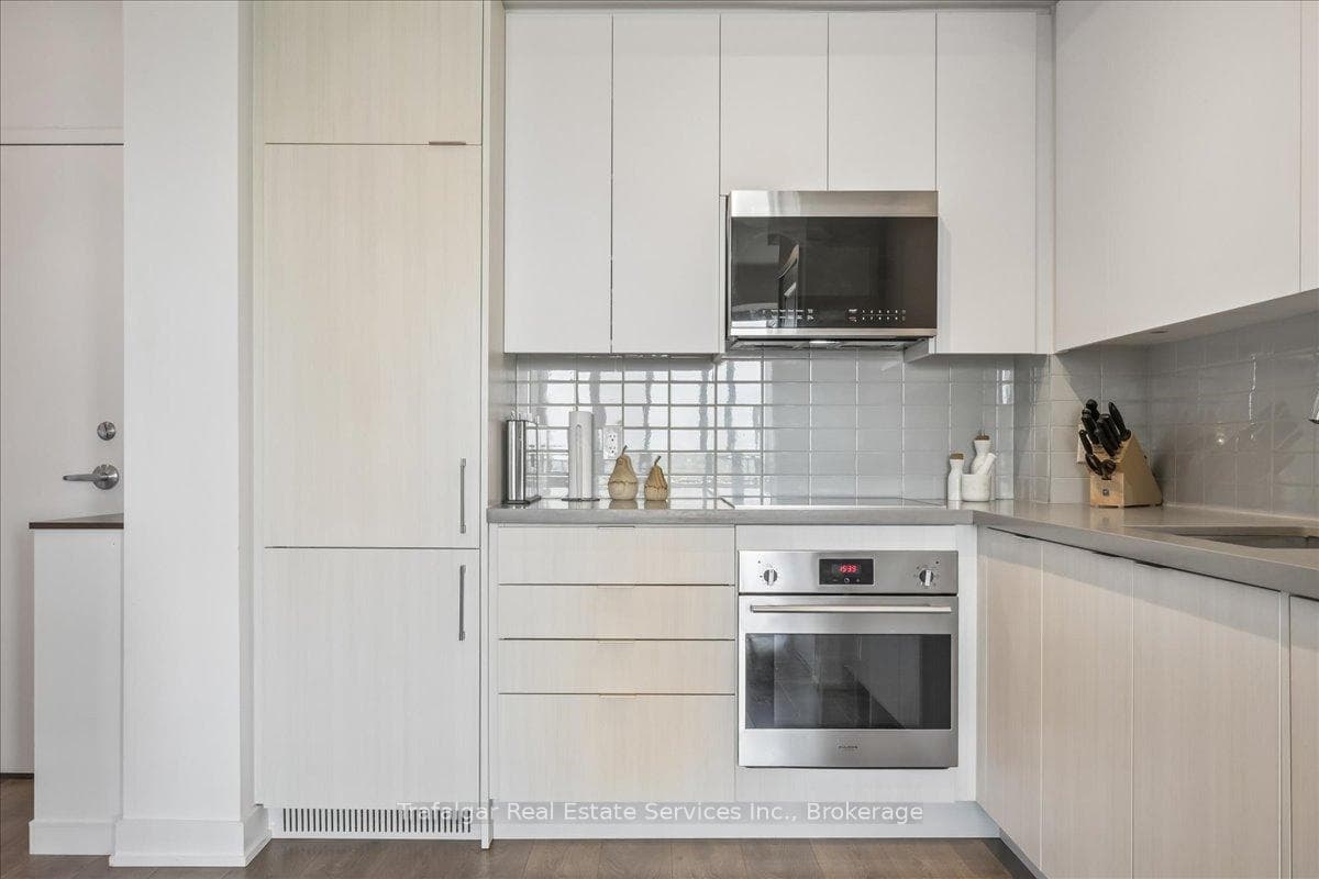 297 Oak Walk Drive Unit 1807 - Condo photo 10 of 35 in Oakville, Ontario