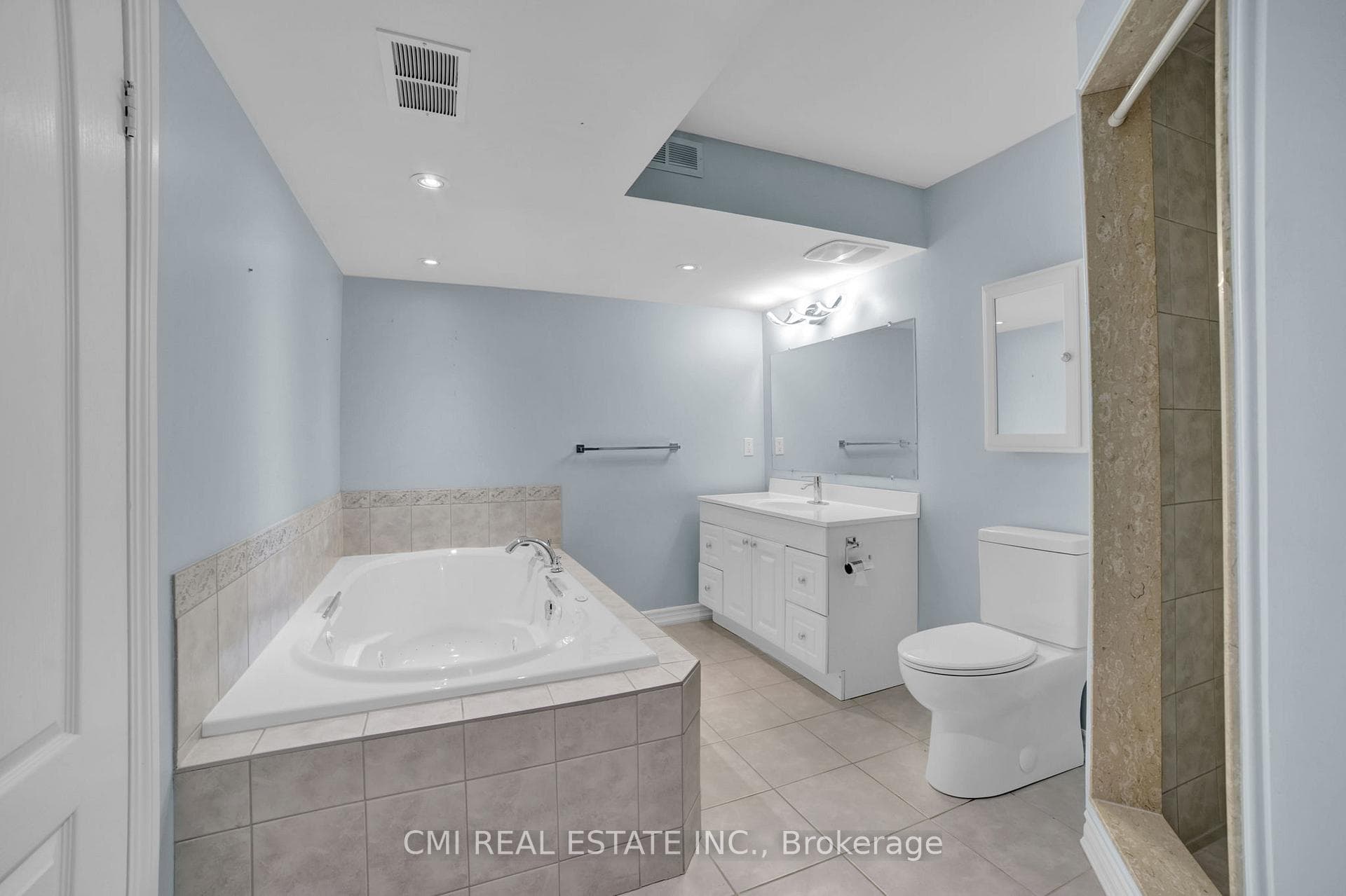 2171 Jardine Crescent - Detached photo 7 of 50 in Burlington, Ontario