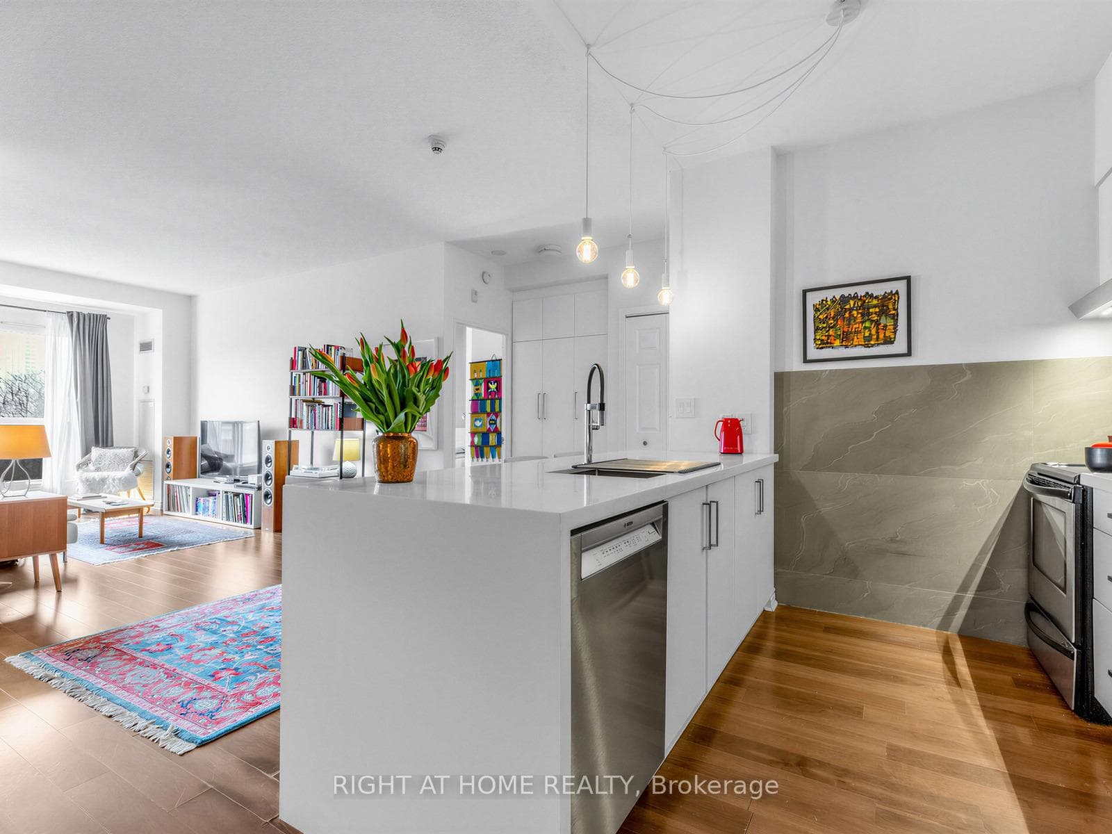 11 Christie Street Unit 406 - Condo photo 17 of 32 in Annex / Yorkville / Summerhill, Ontario