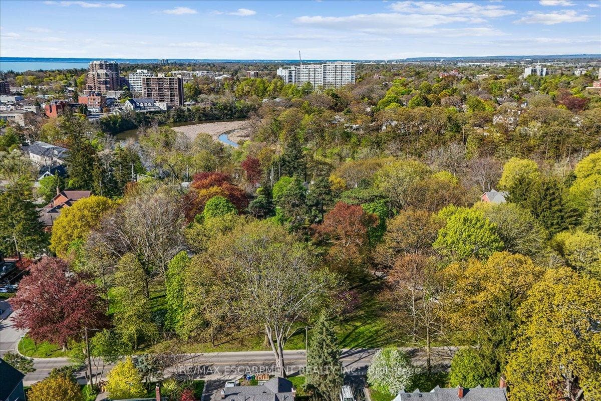 300 Randall Street Unit 211 - Condo photo 50 of 50 in Oakville, Ontario
