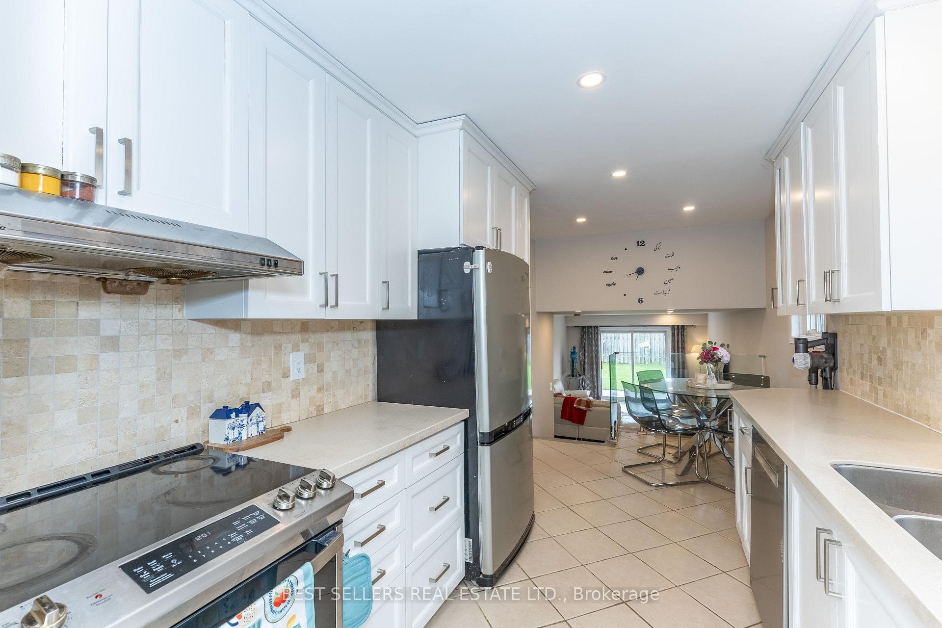 2554 Palisander Avenue - Semi-Detached photo 3 of 31 in Mississauga, Ontario
