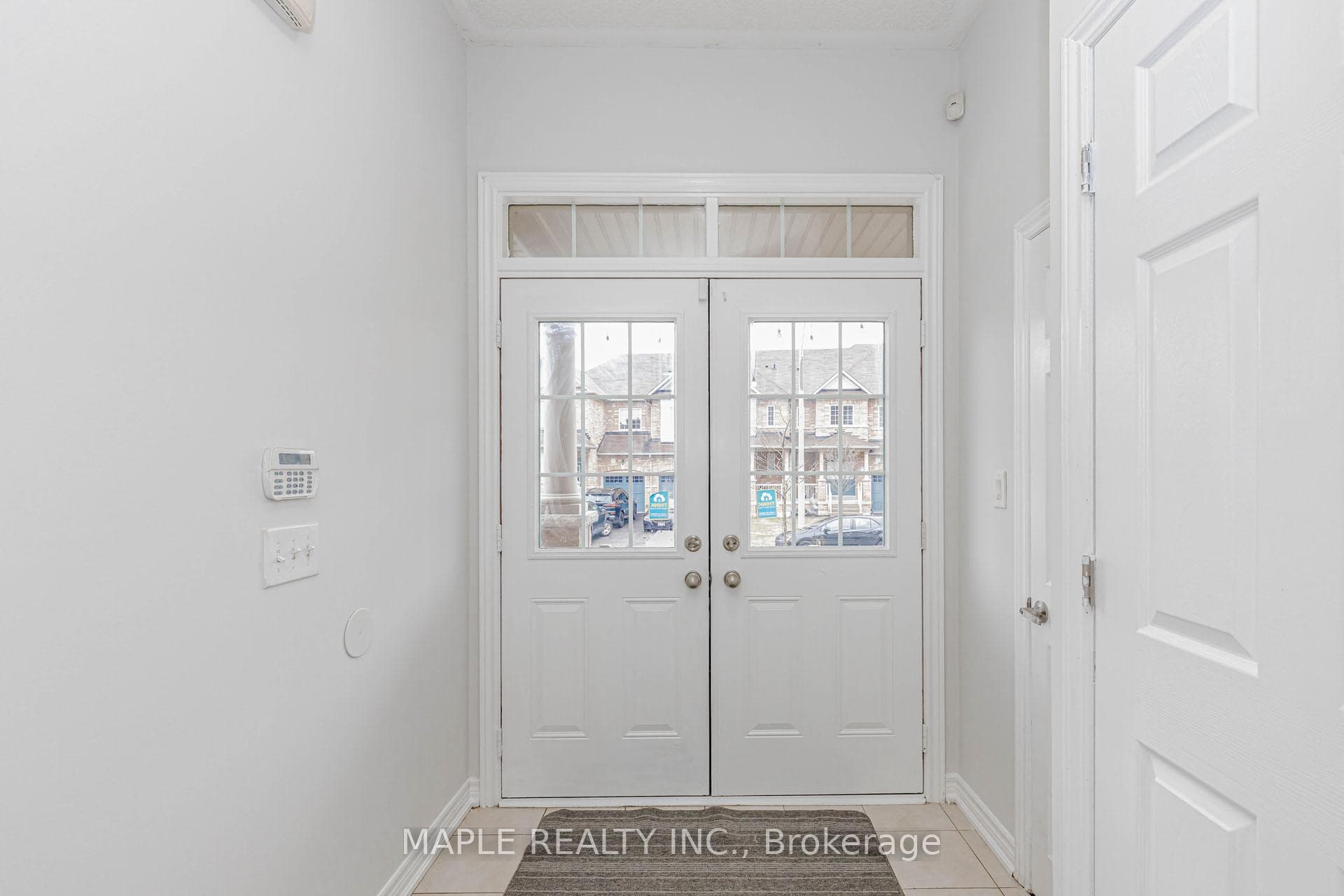 10 Eastlake Road - Semi-Detached photo 5 of 50 in Brampton, Ontario