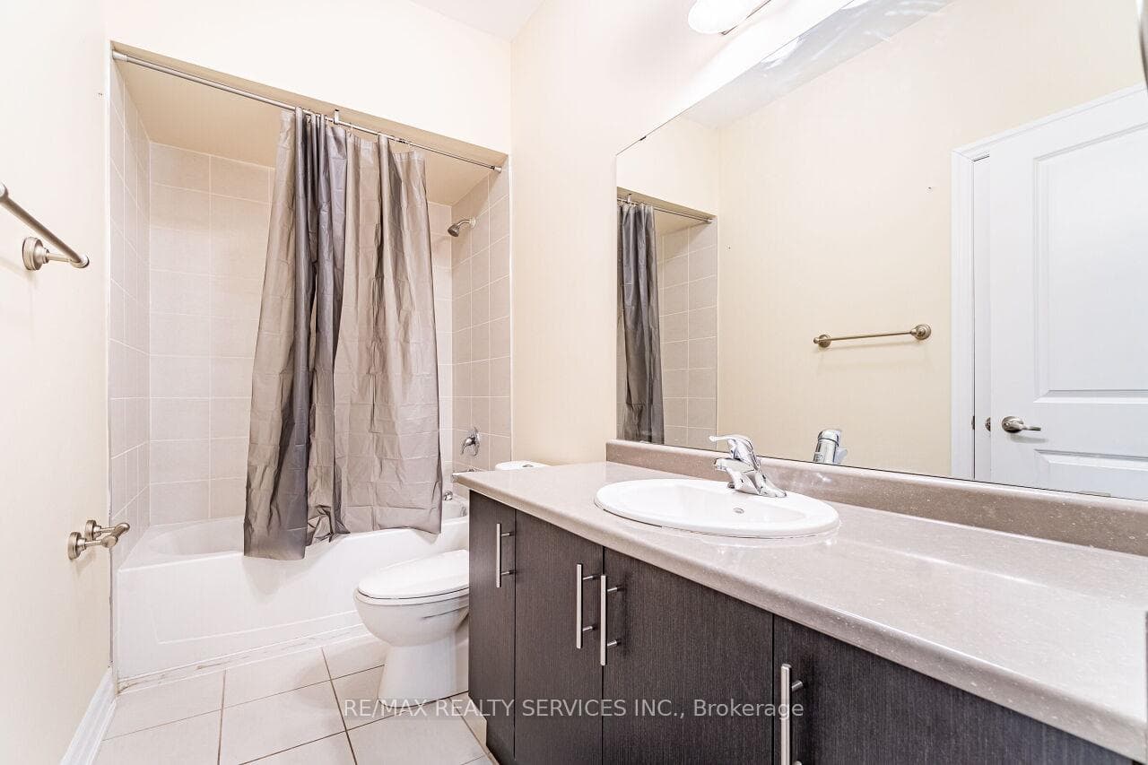 128 Rising Hill Ridge - Detached photo 13 of 18 in Brampton, Ontario