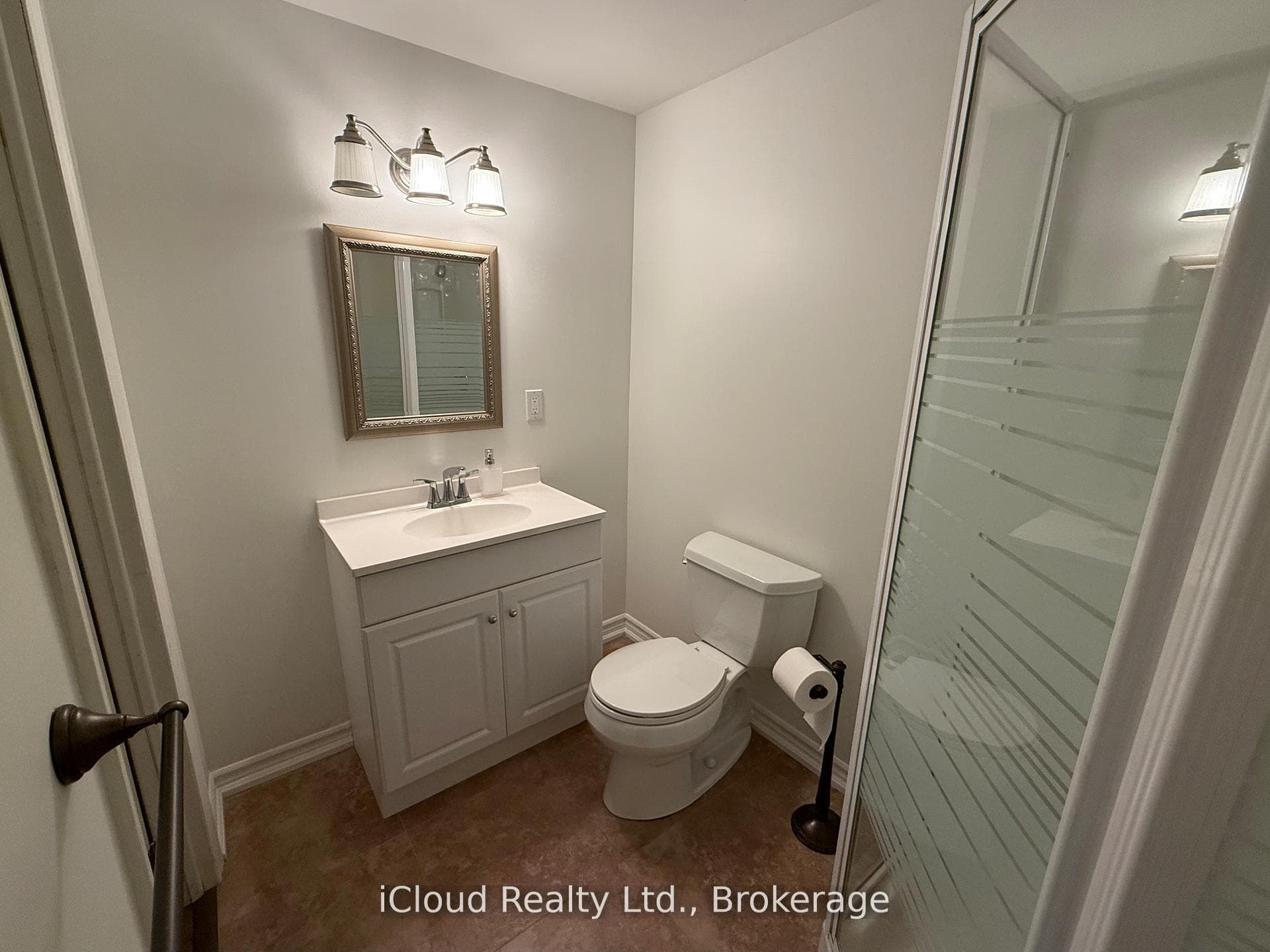 2067 Hunters Wood Drive - Detached photo 21 of 23 in Burlington, Ontario