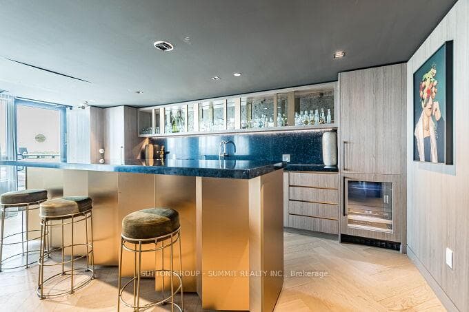 395 DUNDAS Street Unit 504 - Condo photo 17 of 40 in Oakville, Ontario