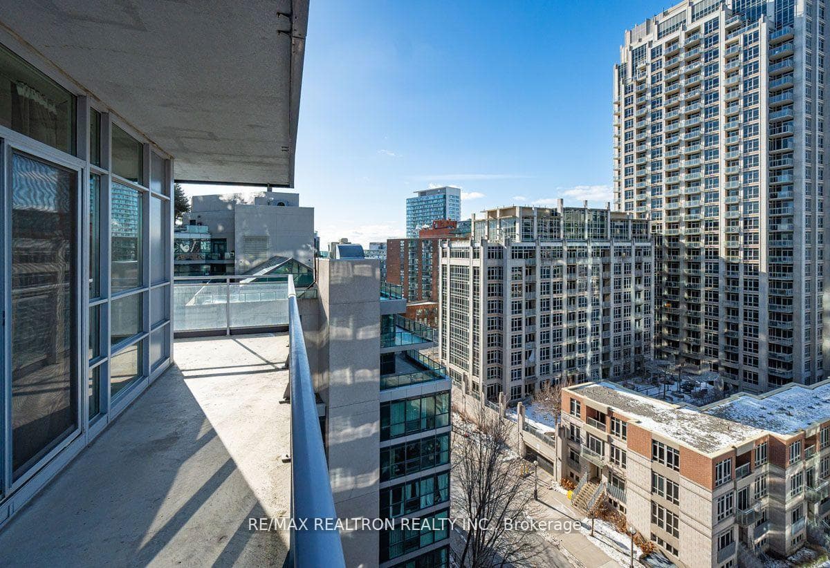 15 Bruyeres Mews Unit 1008 - Condo photo 24 of 33 in Downtown Toronto / Waterfront, Ontario