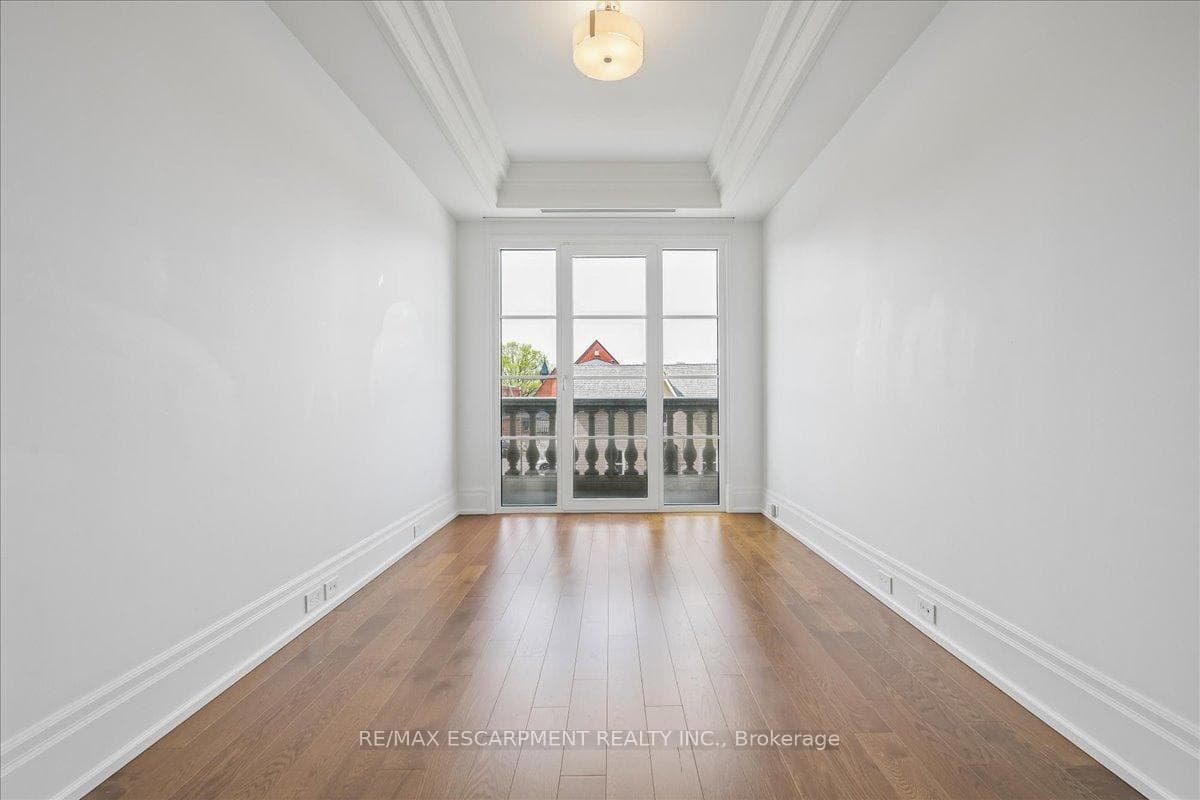 300 Randall Street Unit 211 - Condo photo 19 of 50 in Oakville, Ontario