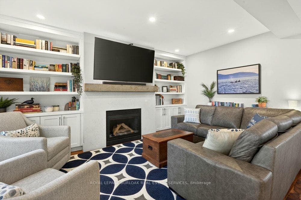 1078 Augustus Drive - Detached photo 14 of 49 in Burlington, Ontario