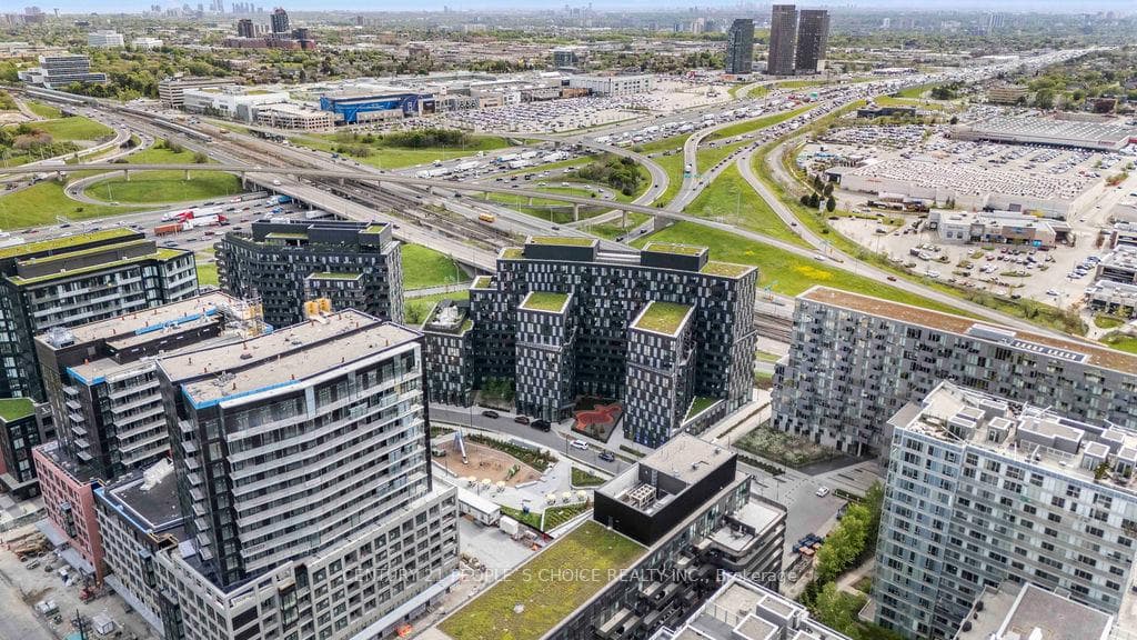 30 Tretti Way Unit 1004 - home for sale in North York (Bathurst Manor / Clanton Park), Ontario