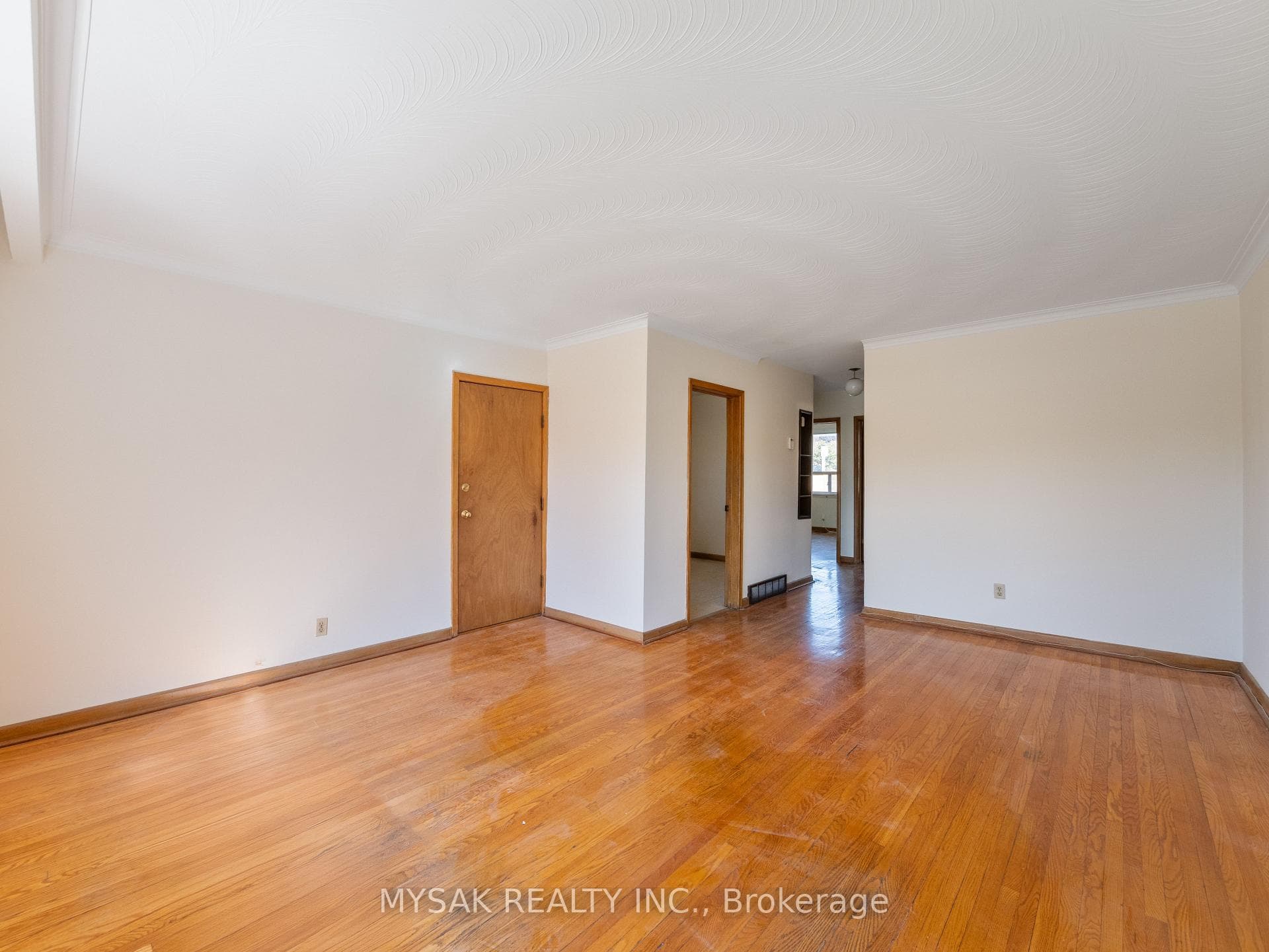 150 Park Street - Multi-Family photo 5 of 28 in Birch Cliff / Cliffside, Ontario