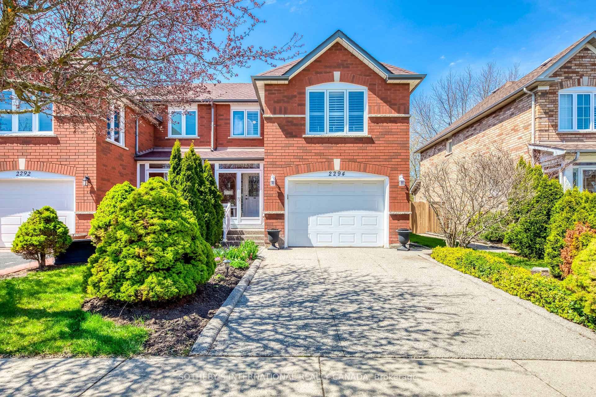 2294 Dale Ridge Drive - Semi-Detached photo 3 of 46 in Oakville, Ontario
