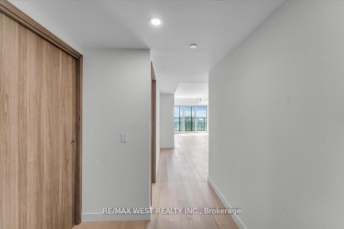 1 Concord Cityplace Way Unit 5709 - Condo photo 4 of 44 in Downtown Toronto / Waterfront, Ontario