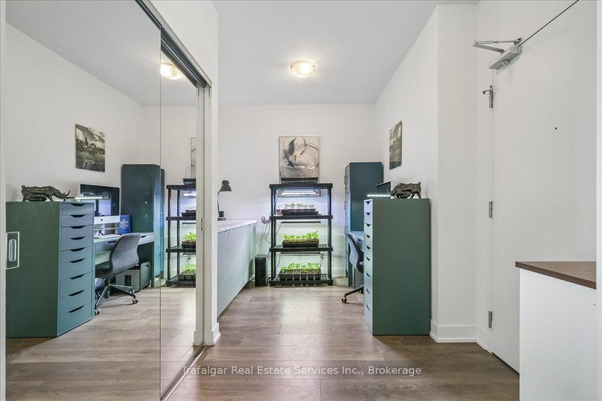297 Oak Walk Drive Unit 1807 - Condo photo 6 of 35 in Oakville, Ontario