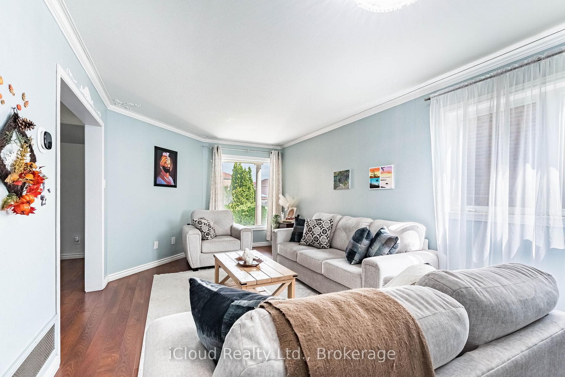 52 Buttercup Lane - Detached photo 10 of 41 in Brampton, Ontario